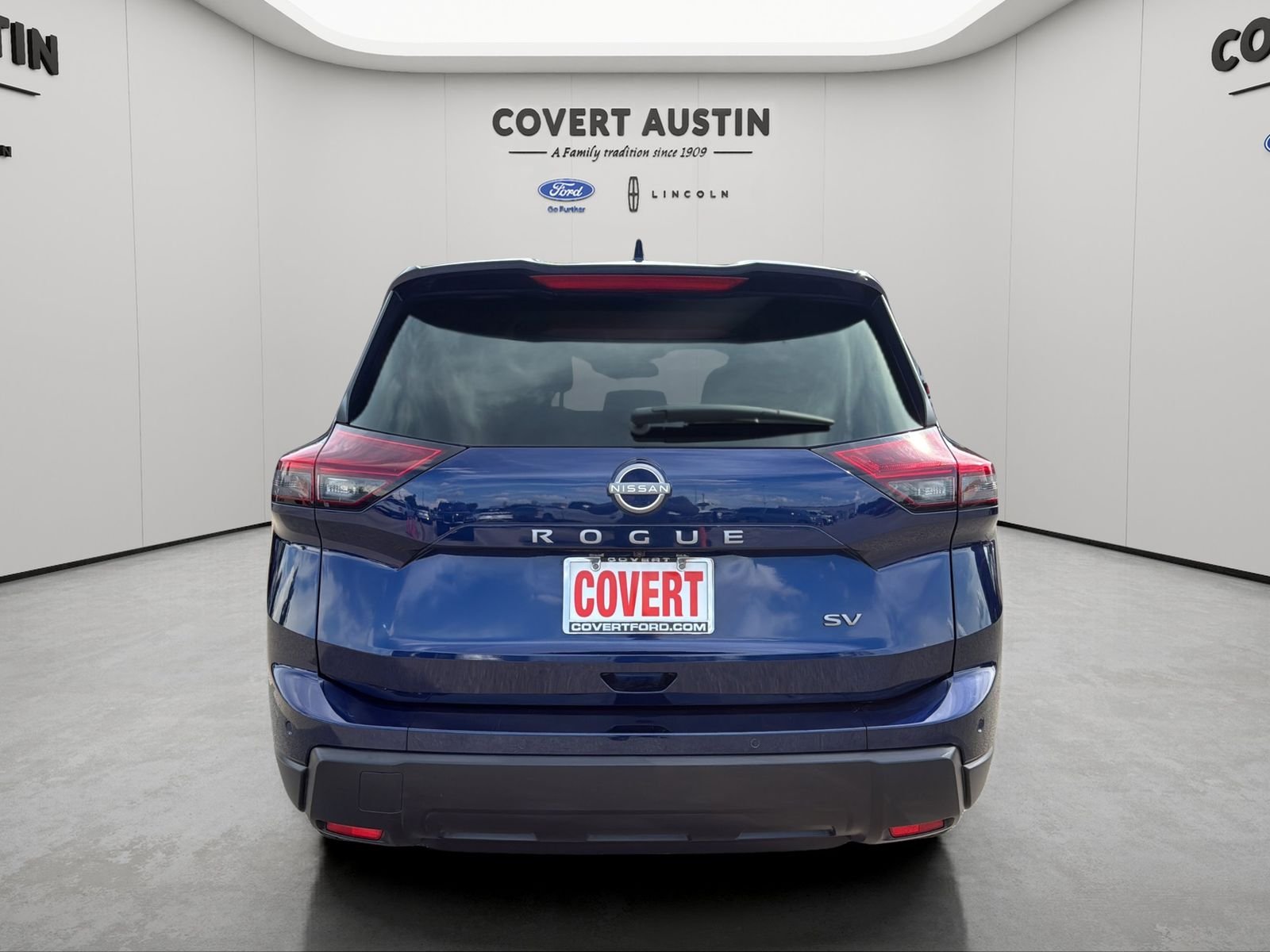 Used 2024 Blue Nissan SV image 4