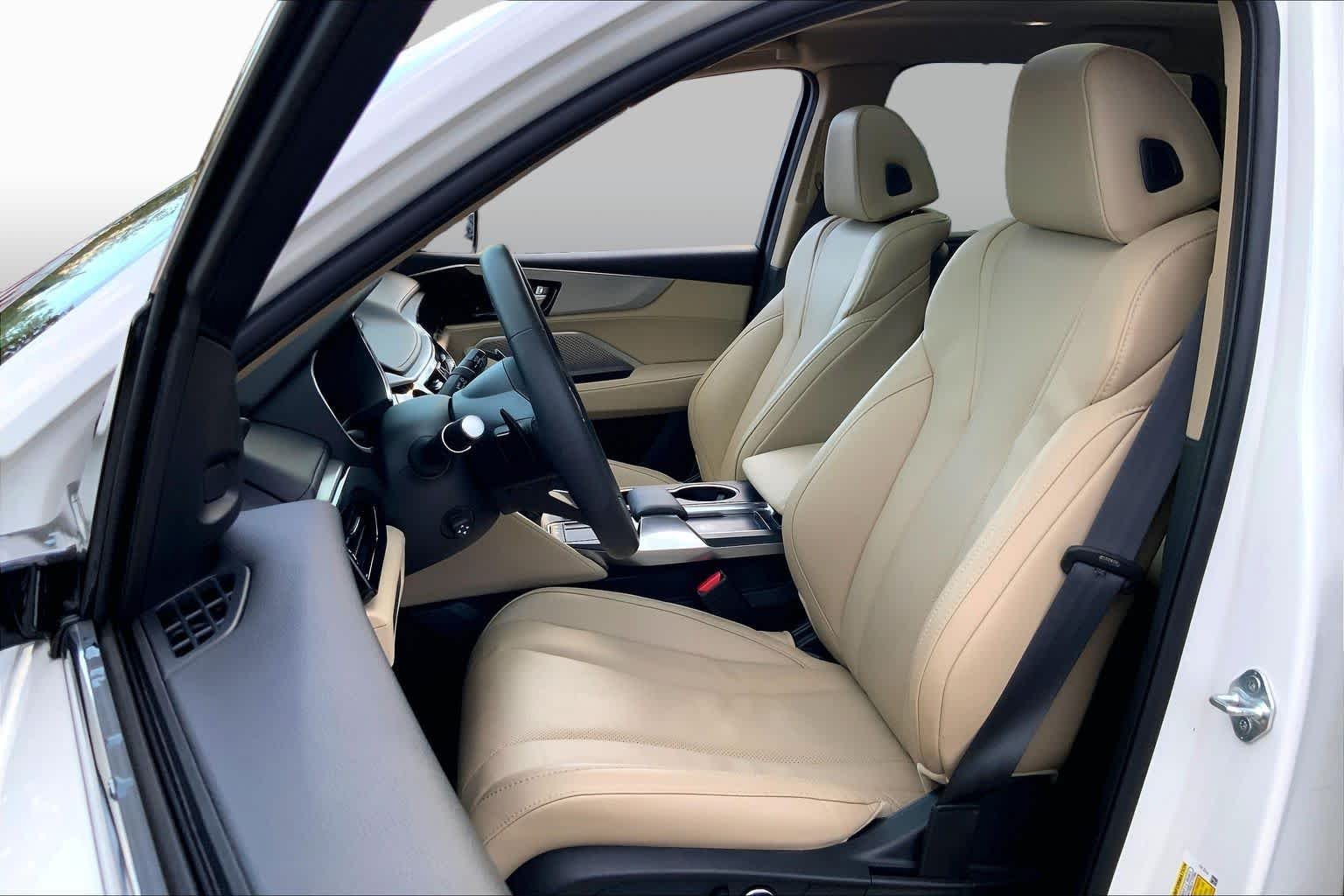 Used 2024 Platinum White Pearl Acura w/Technology Package image 8