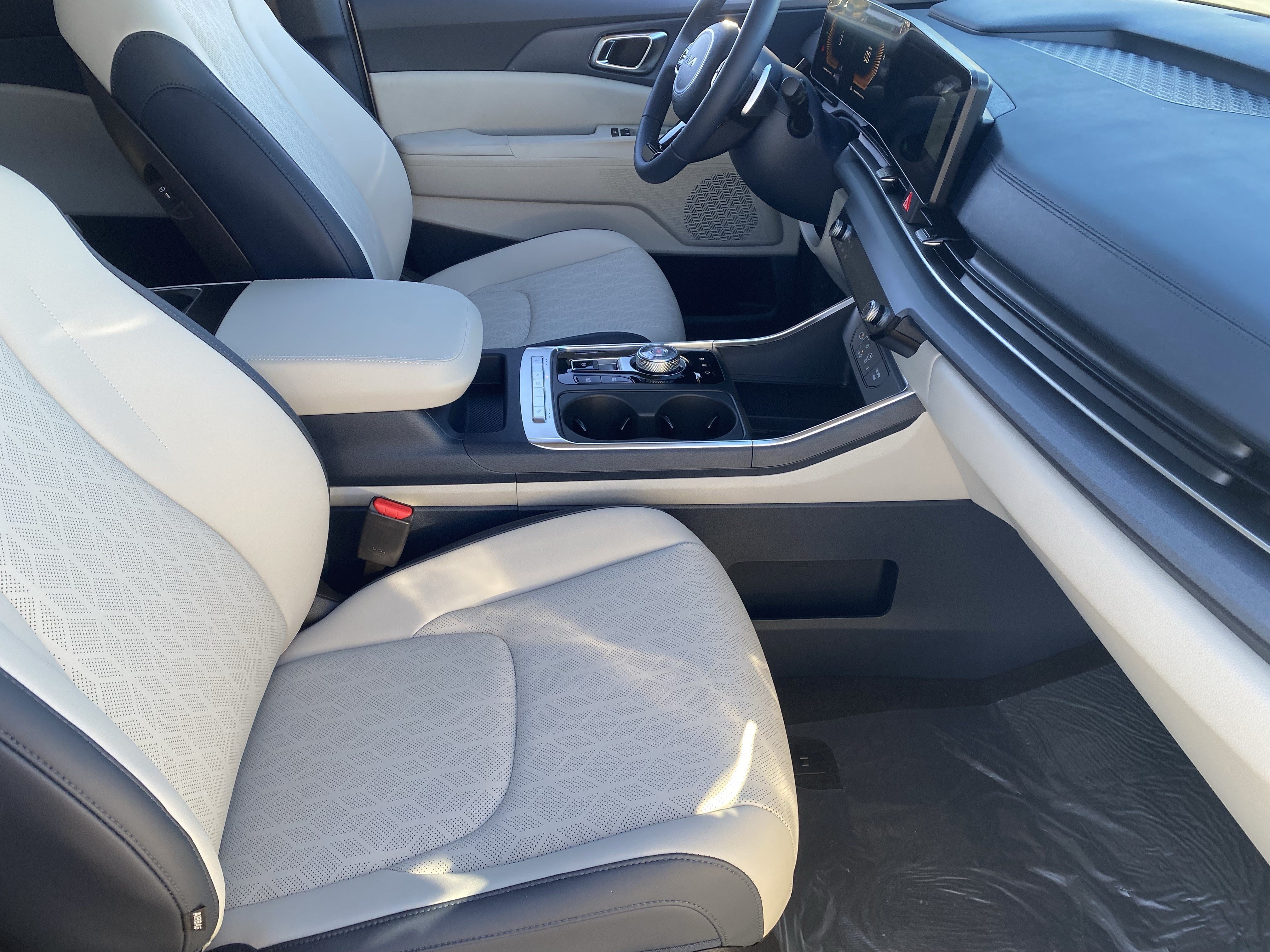 New 2026 Ivory Silver Kia EX image 9