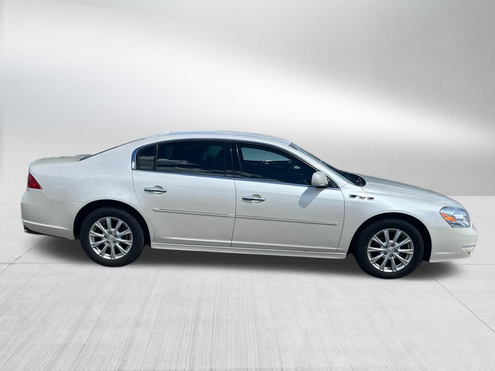 Used 2011 WHITE DIAMOND TRICOAT Buick CXL image 2