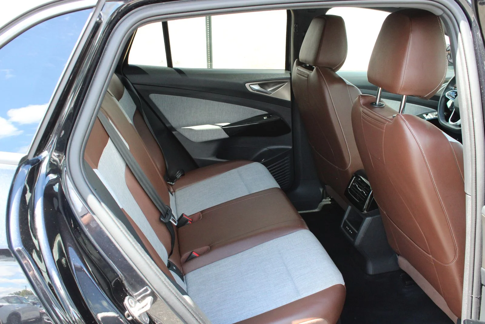 Used 2023  Volkswagen Pro image 22