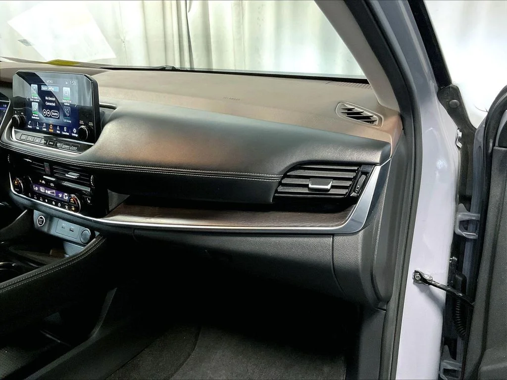Used 2021 Gray Nissan SL image 13