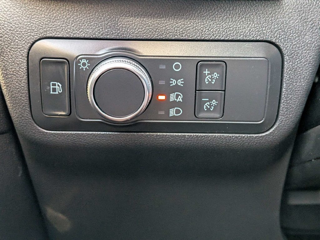 Used 2021 White Ford SE image 33
