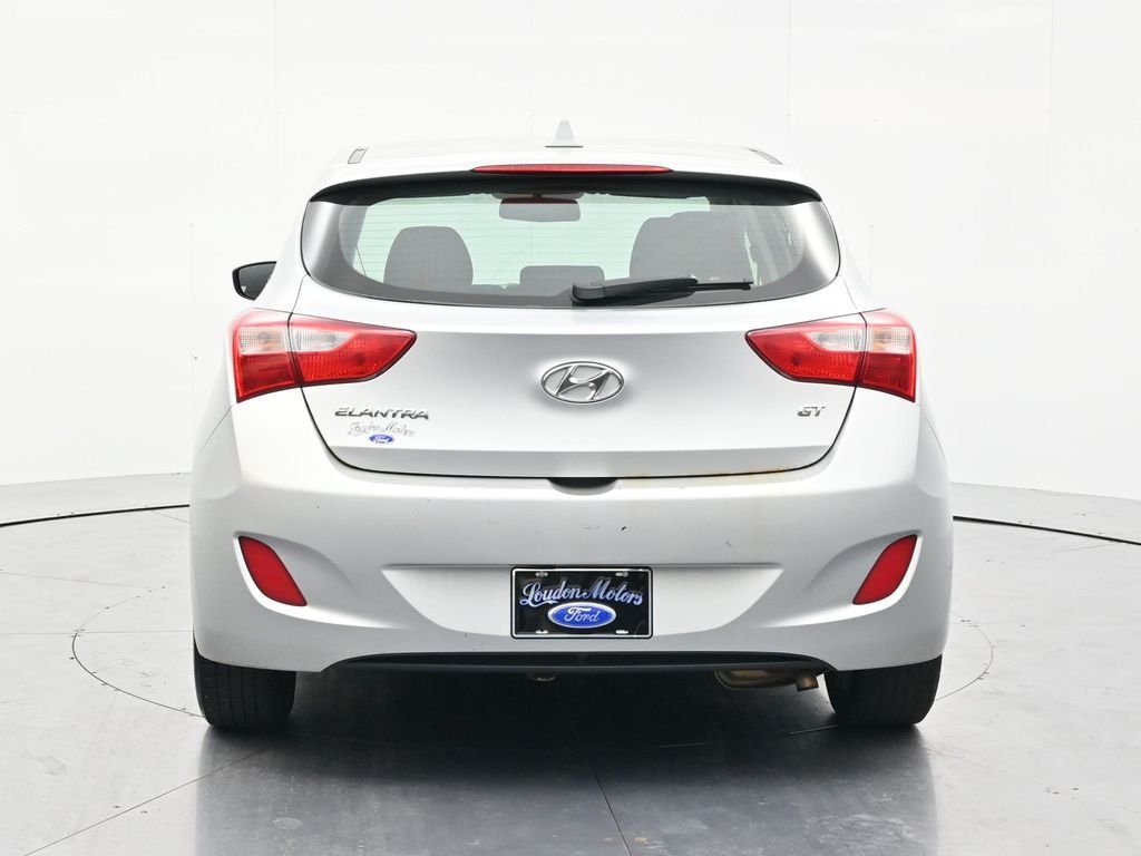 Used 2013 Shimmering Silver Metallic Hyundai Base image 6