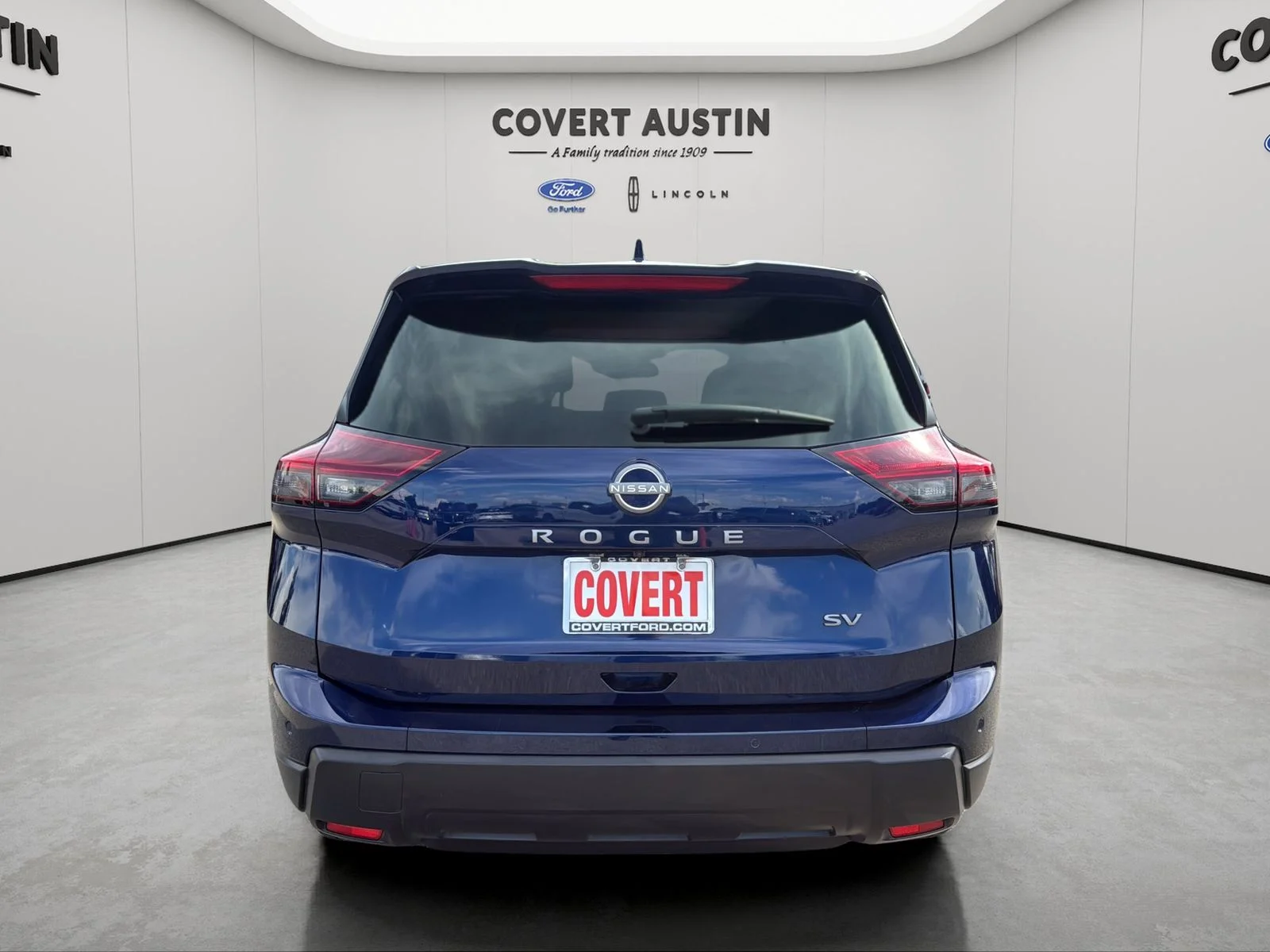 Used 2024 Blue Nissan SV image 4