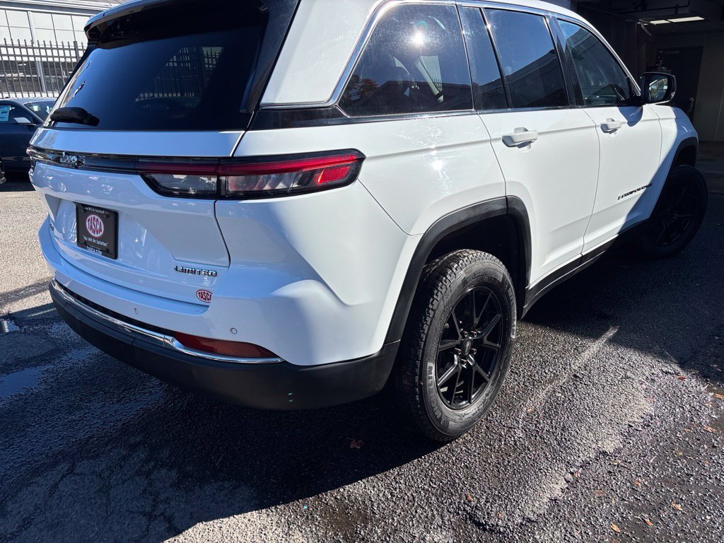 Used 2022 White Jeep Limited image 6