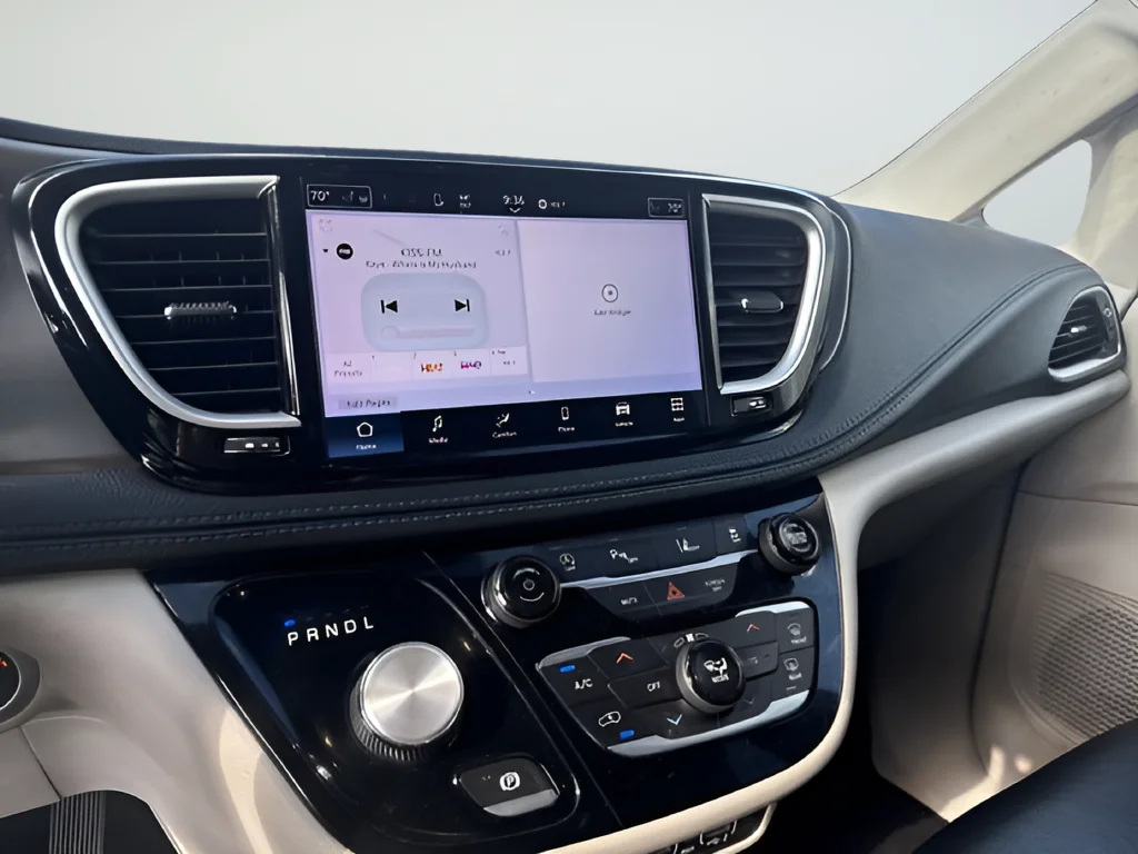 Used 2021 Silver Chrysler Touring L image 14