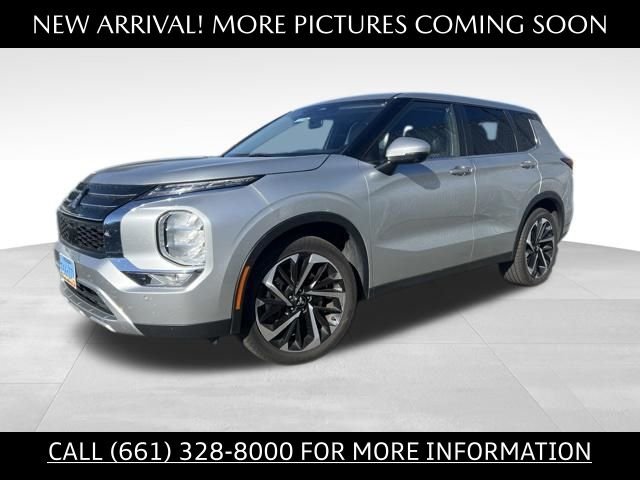2024 Mitsubishi Outlander SE 2WD's photo