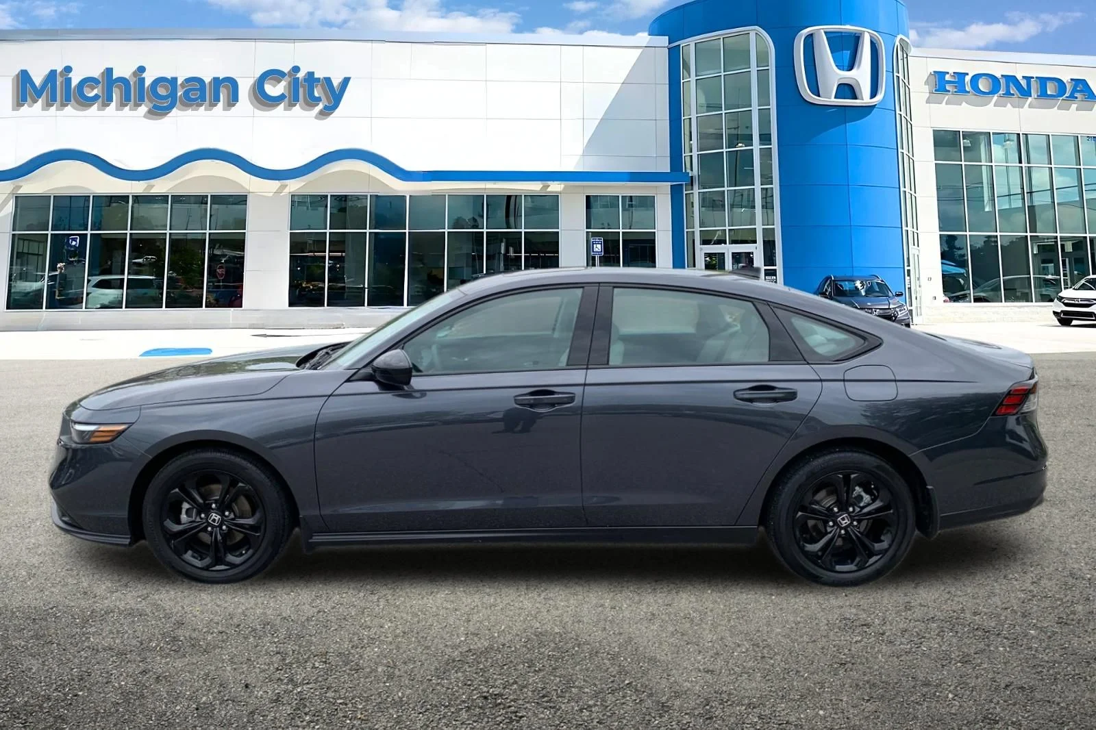 Used 2025 Gray Honda SE image 2