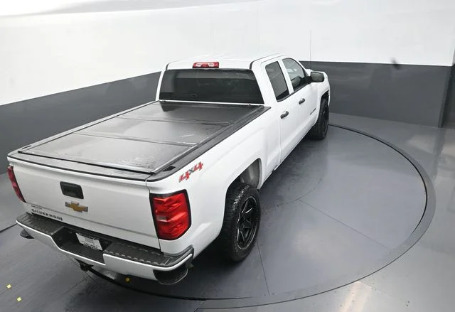 Used 2016 White Chevrolet Custom image 18