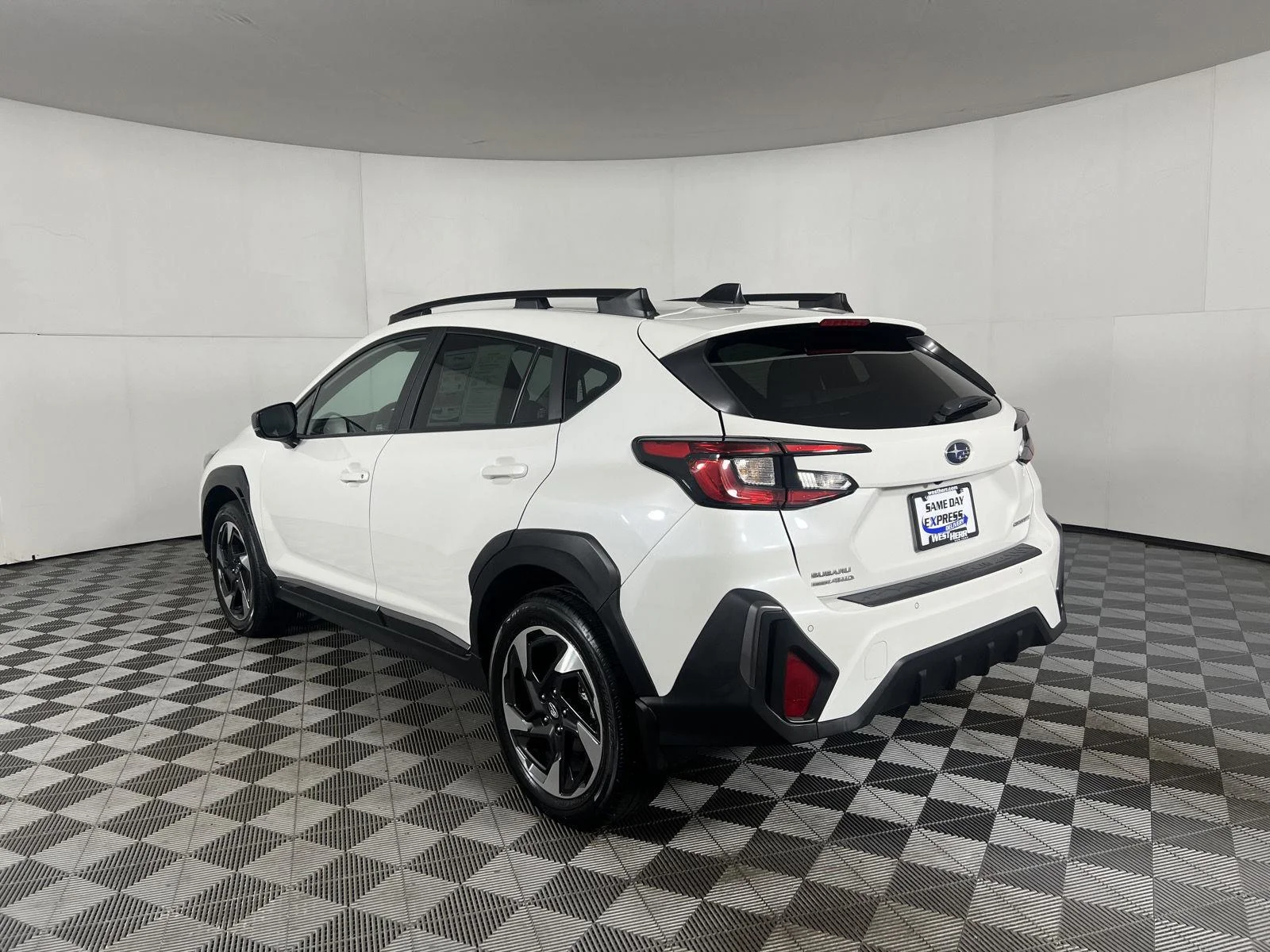 Used 2024 Wh Subaru Limited image 2