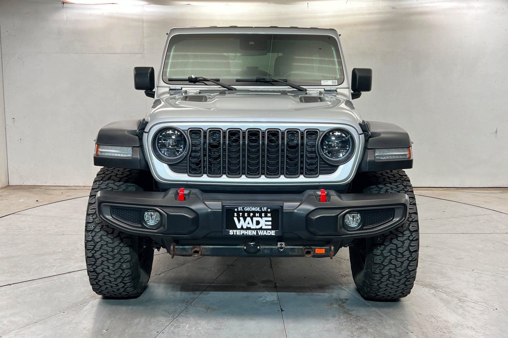 Certified Used 2024 Silver Zynith Clearcoat Jeep Rubicon image 9