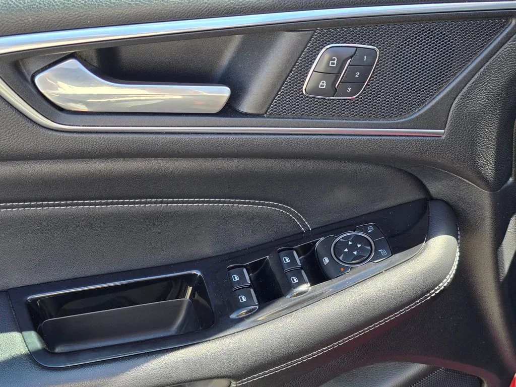 Used 2015 Red Ford Titanium image 23