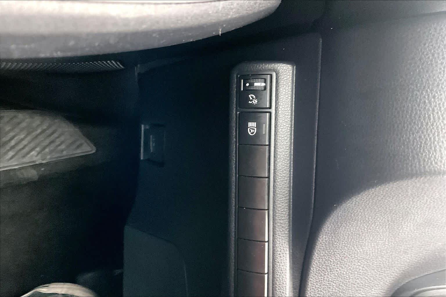 Used 2024 Ice Cap Toyota LE image 33