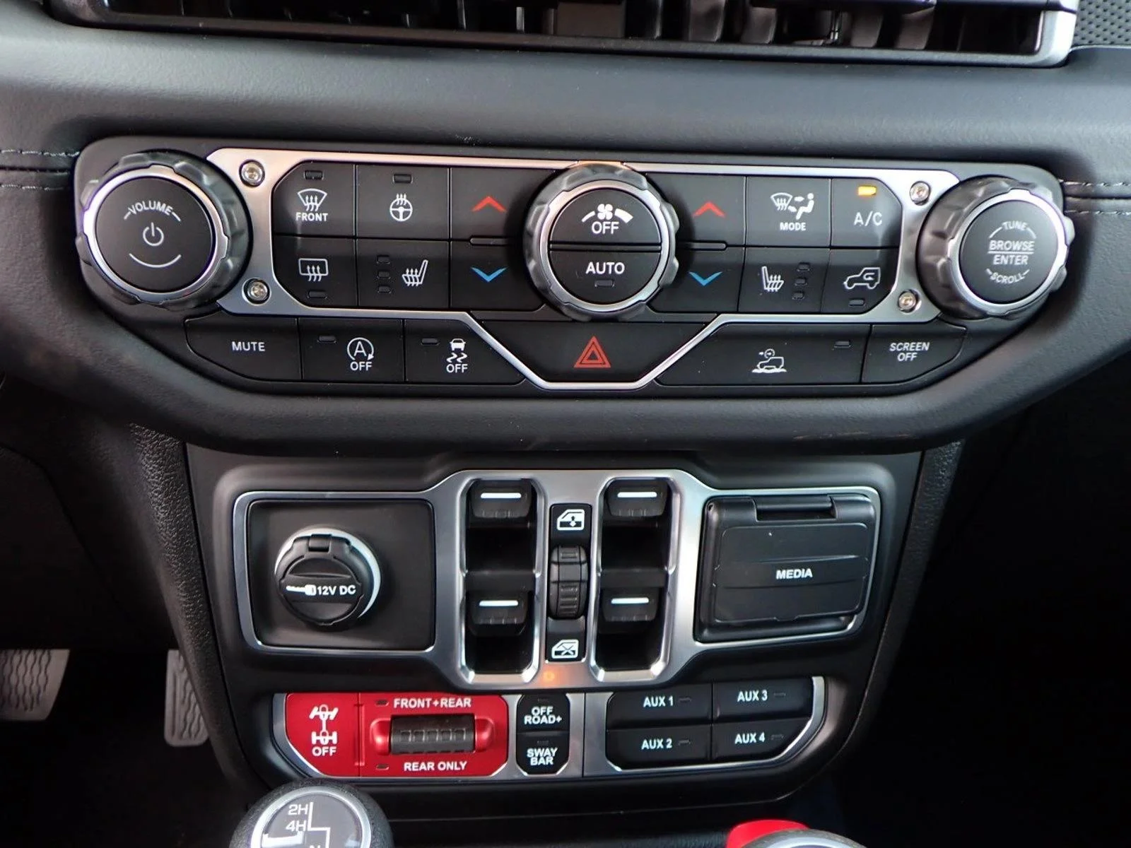 Used 2025 Hydro Blue Pearlcoat Jeep Rubicon image 17