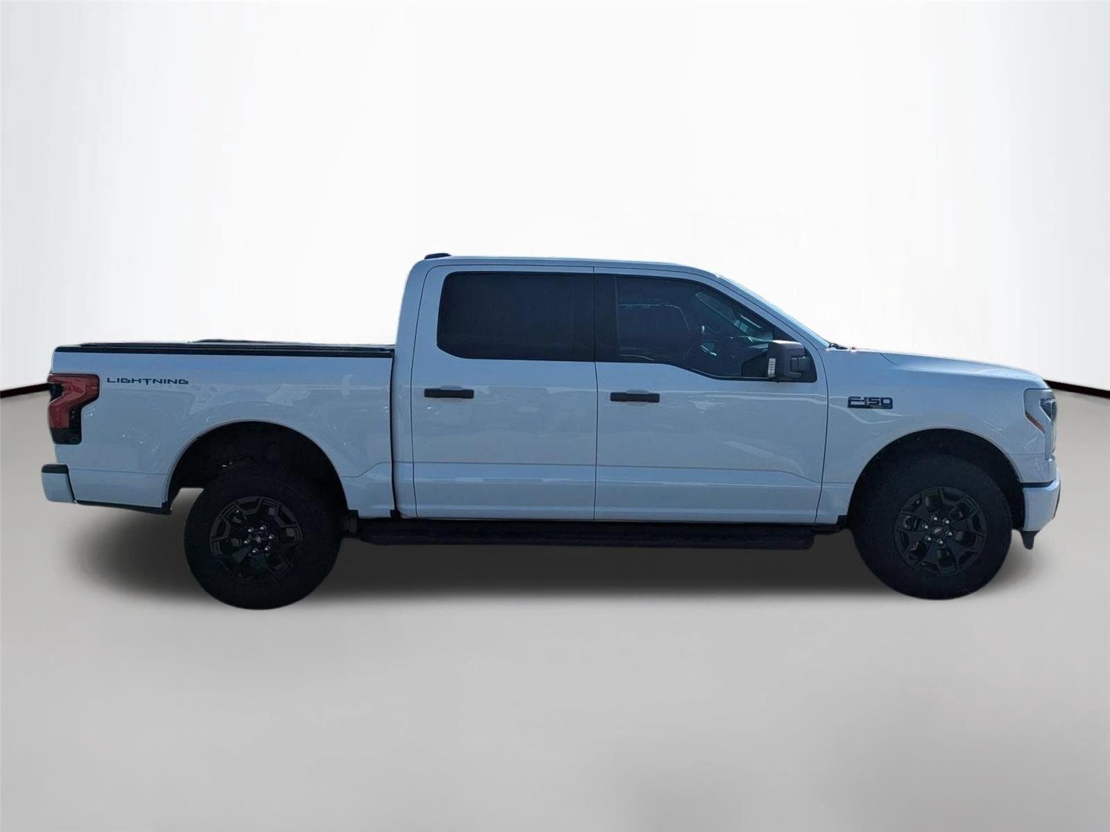 Used 2025 Oxford White Ford XLT image 4