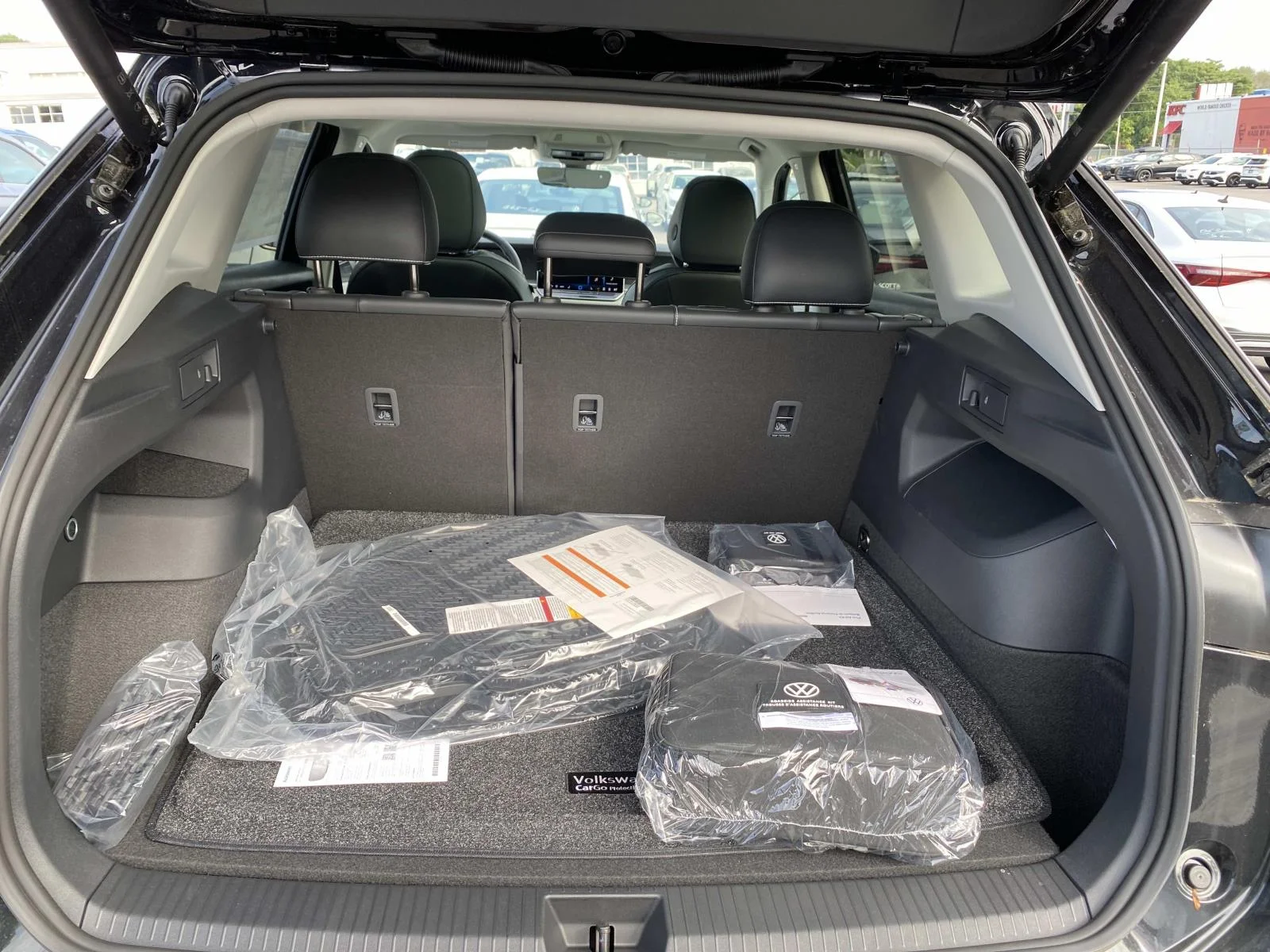 2026 Volkswagen Tiguan SE - Photo 5