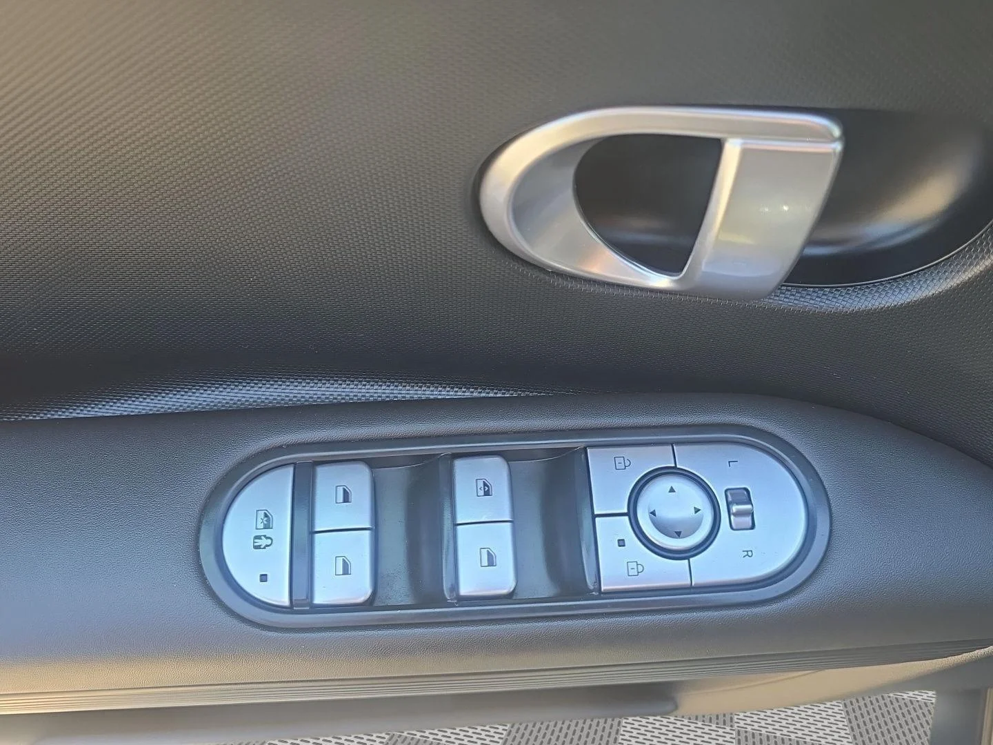 Used 2024 Digital Teal Hyundai SE image 11