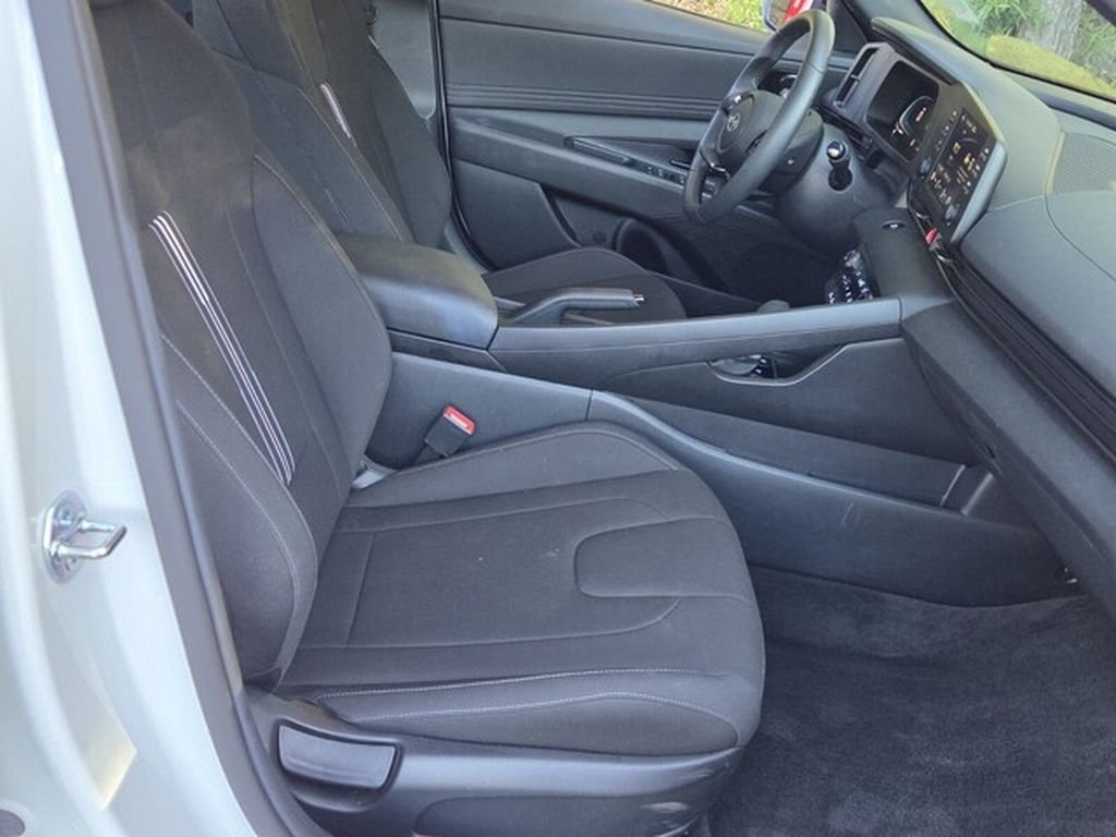 Used 2026 White Hyundai SEL Sport image 16