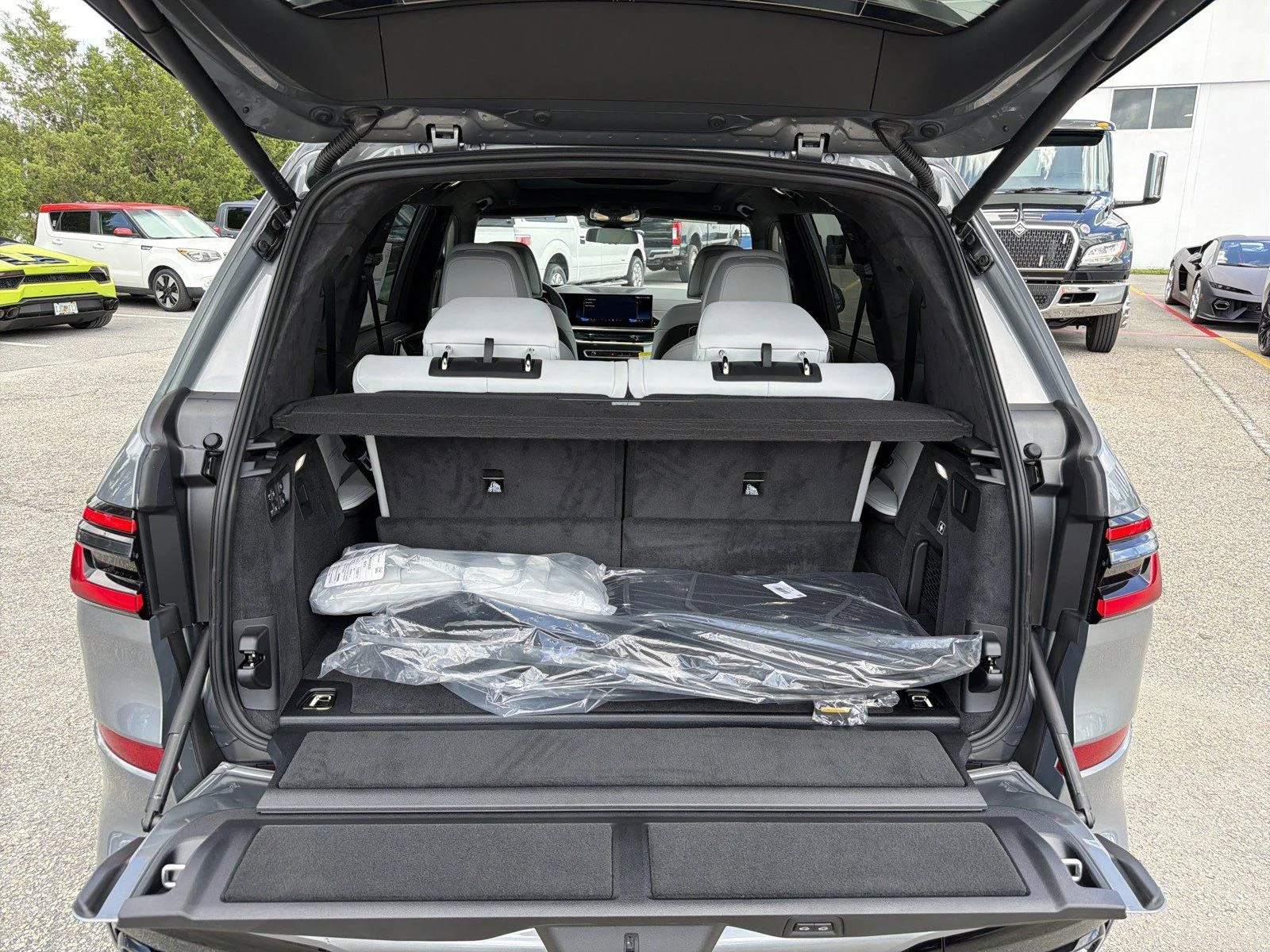 New 2027 Skyscraper Grey Metallic BMW xDrive40i image 12
