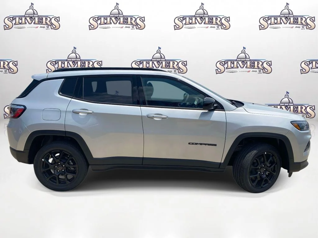 New 2026 Silver Zynith Metallic Clear-Coat Exterior Paint Jeep Latitude Altitude image 6