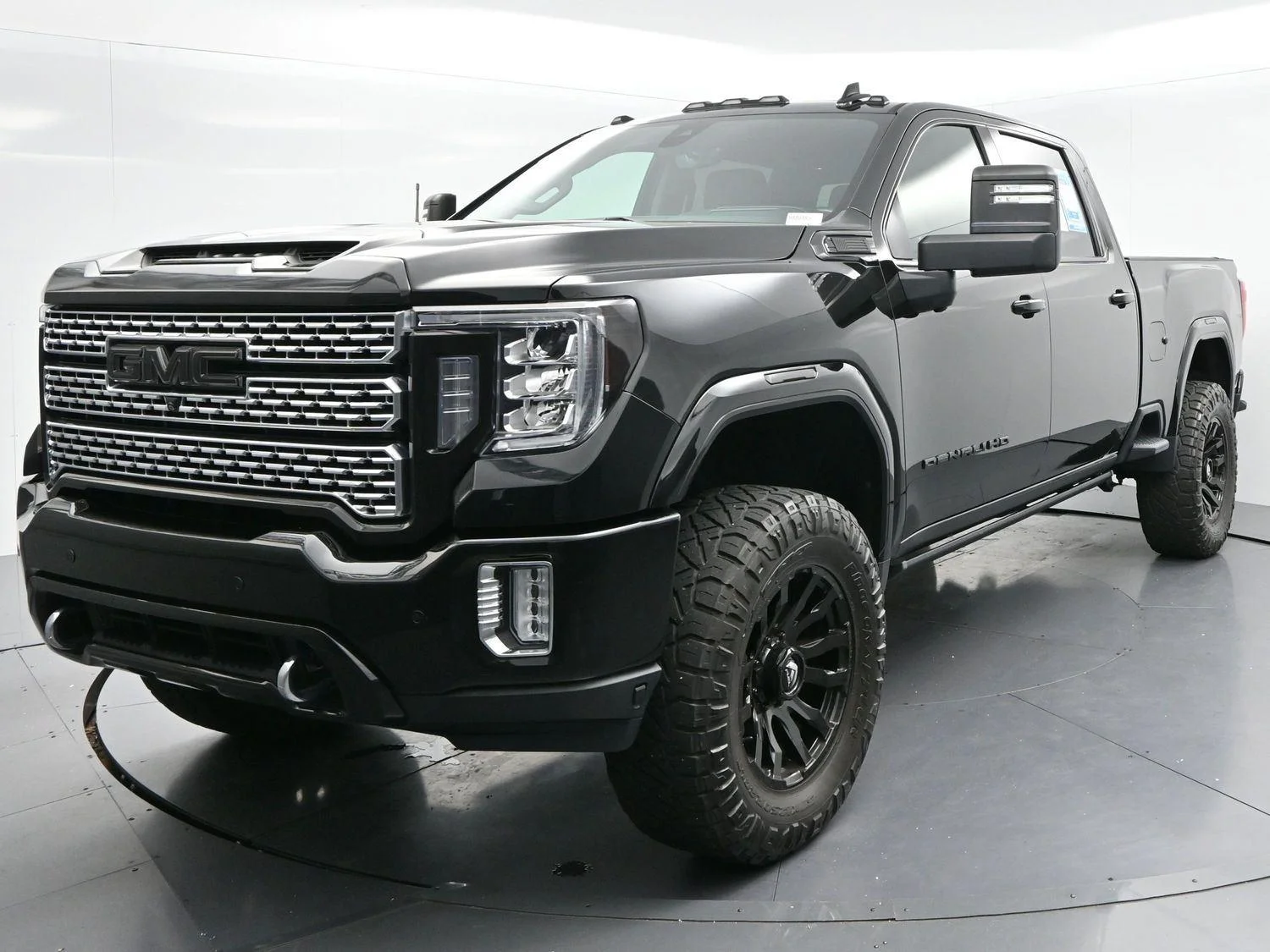 Used 2021 Onyx Black GMC Denali image 3