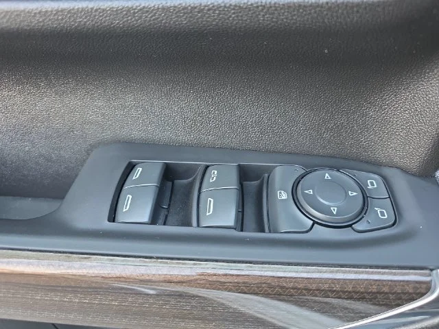 Used 2022 White Chevrolet RST image 27