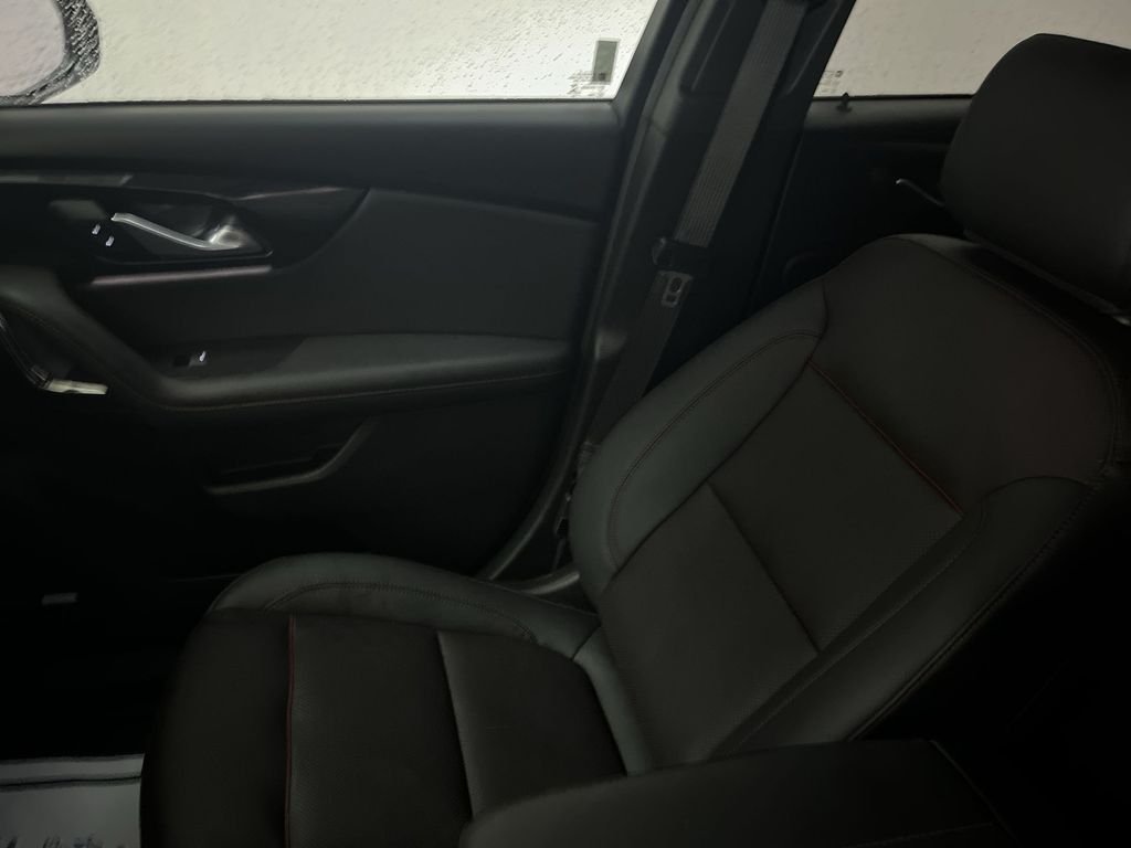 Used 2022 Red Chevrolet RS image 28