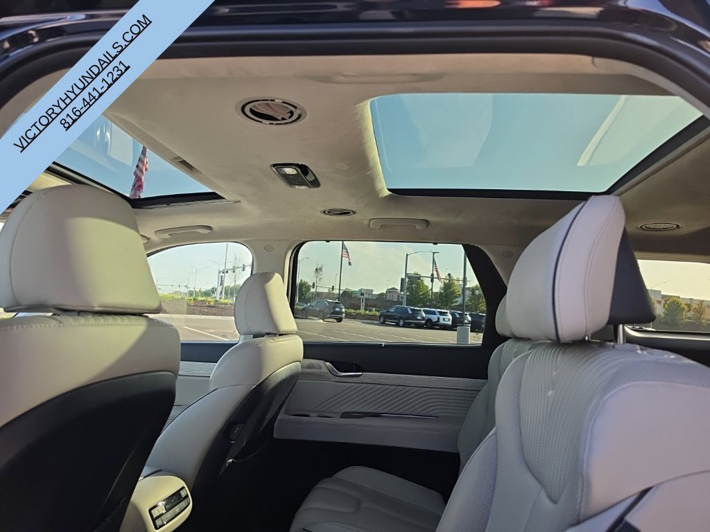 Used 2025 White Hyundai Calligraphy image 29