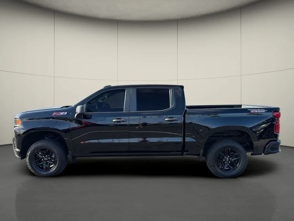 Used 2019 BLACK Chevrolet Custom Trail Boss image 4