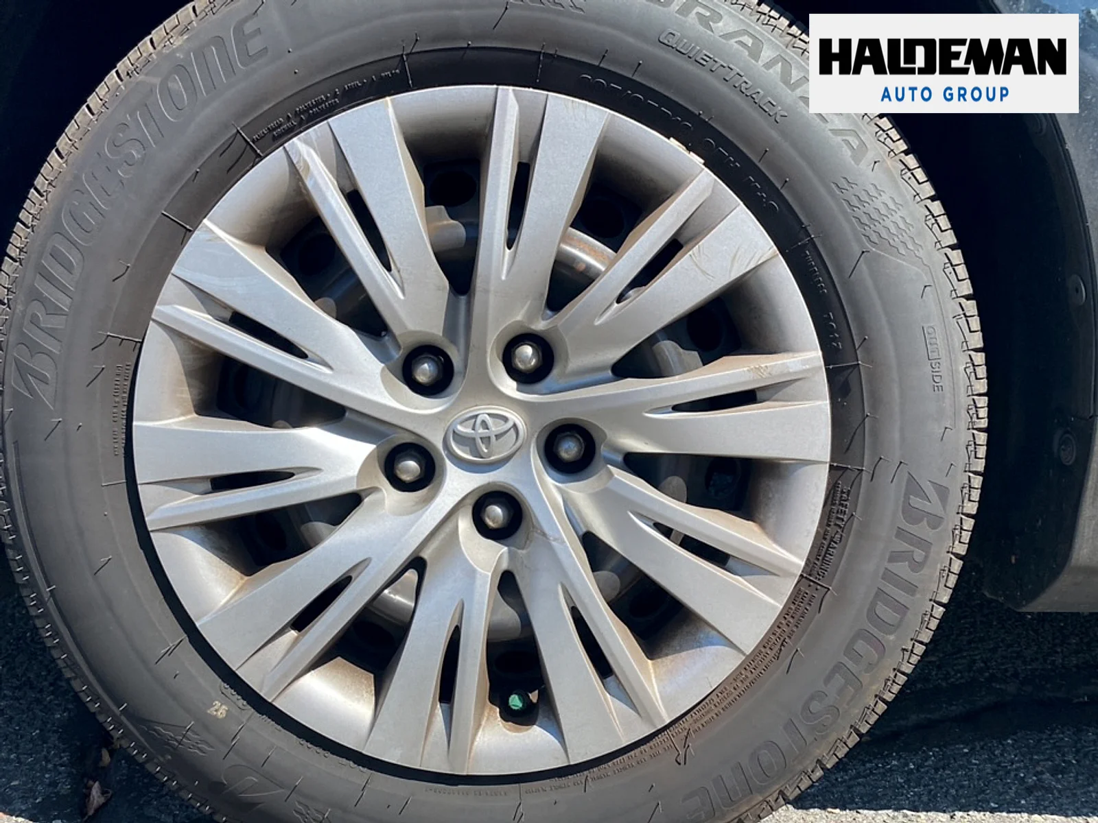 Used 2012  Toyota LE image 5