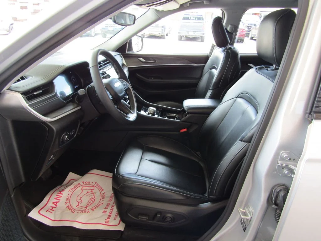 Used 2023 Silver Jeep Limited image 26