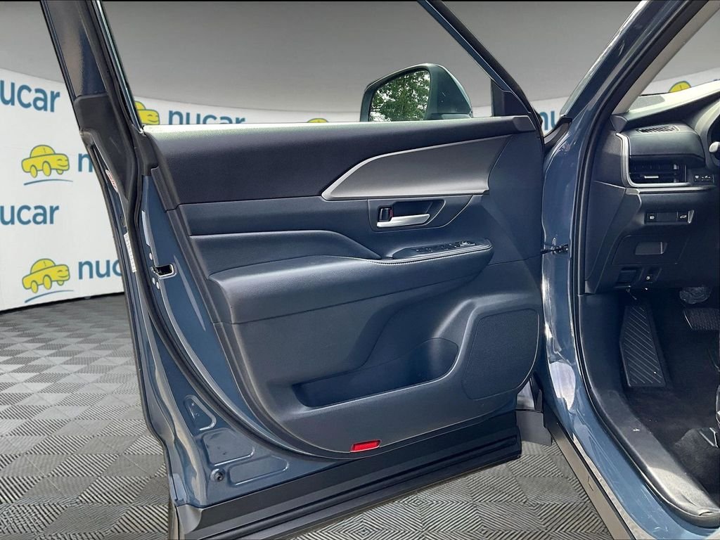 Used 2025 White Toyota XLE image 9