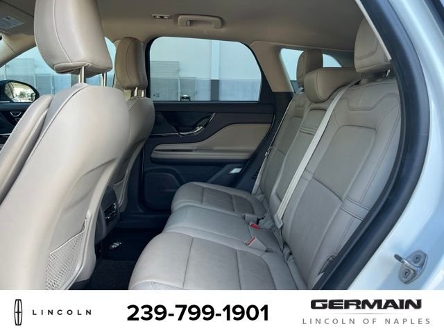 Used 2023 White Lincoln Reserve image 12