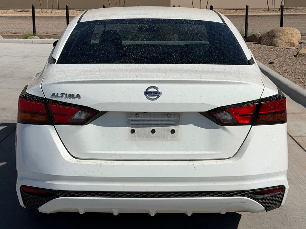 Used 2021 White Nissan 2.5 S image 6