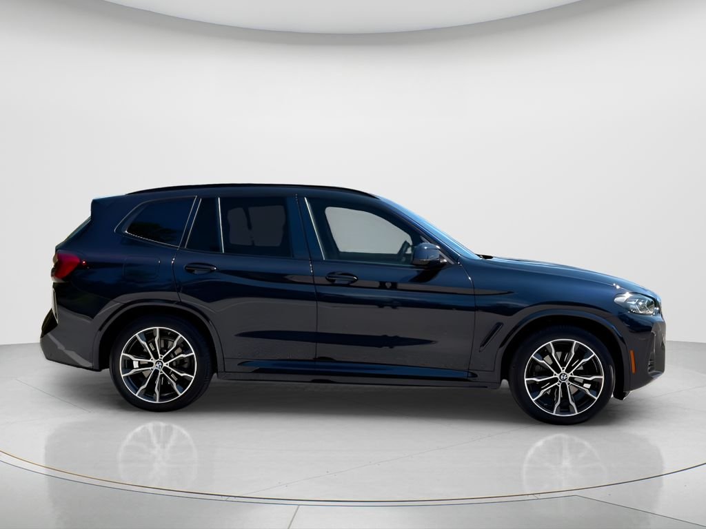 Used 2022 Black BMW xDrive30i image 4