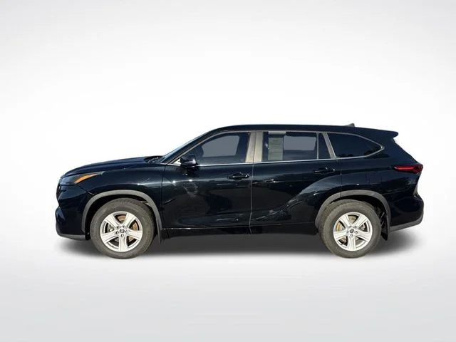 2023 Toyota Highlander LE - Photo 7