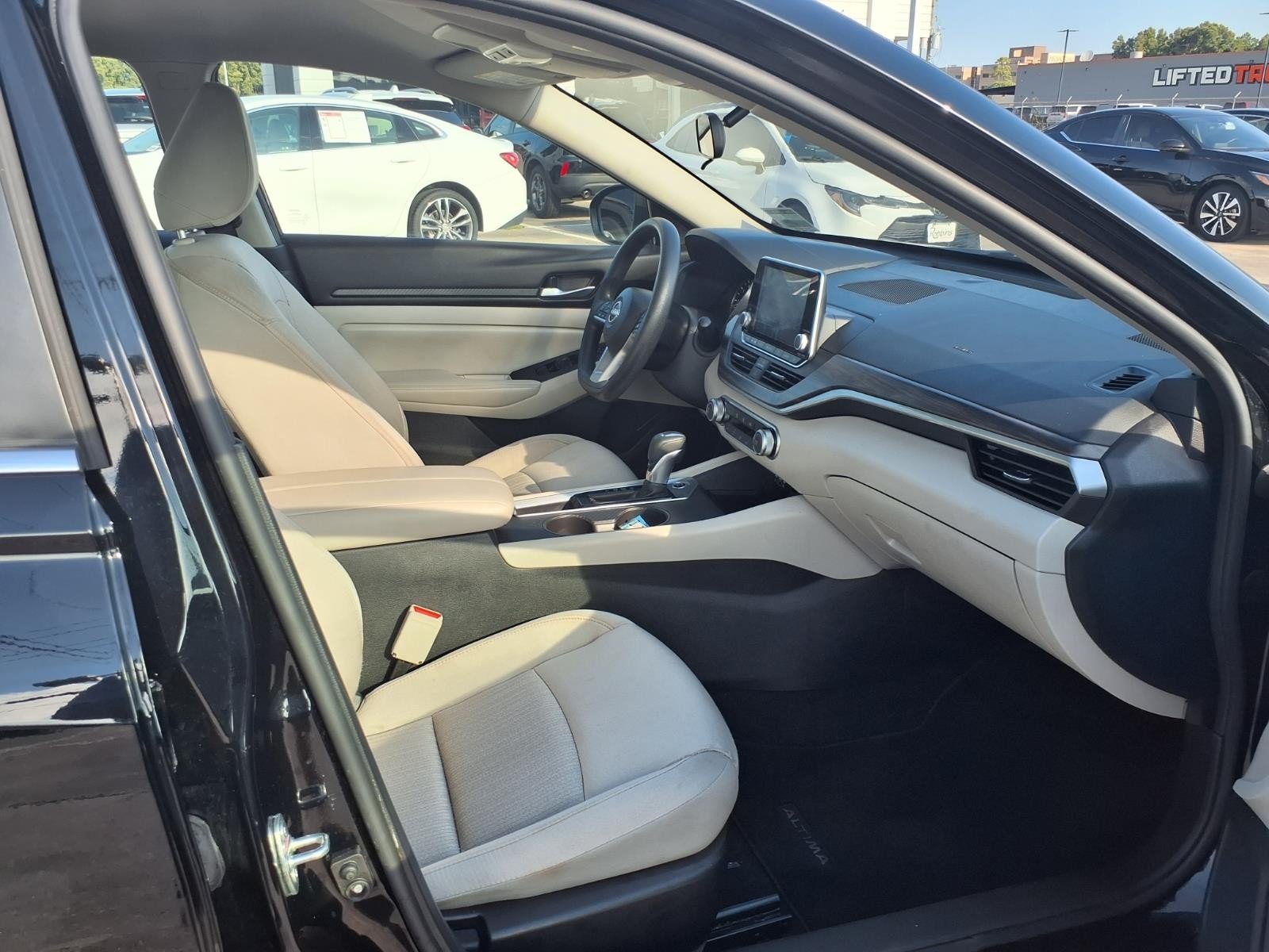 2025 Nissan Altima SV Black at Robbins Nissan