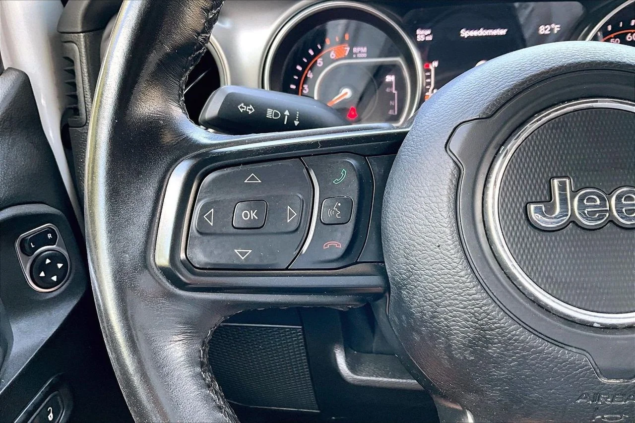 Used 2022 White Jeep Sport S image 28