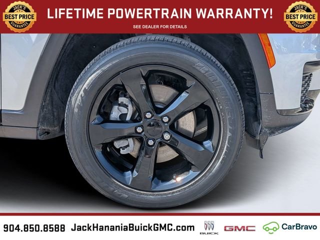 Used 2023 Silver Jeep Altitude image 9