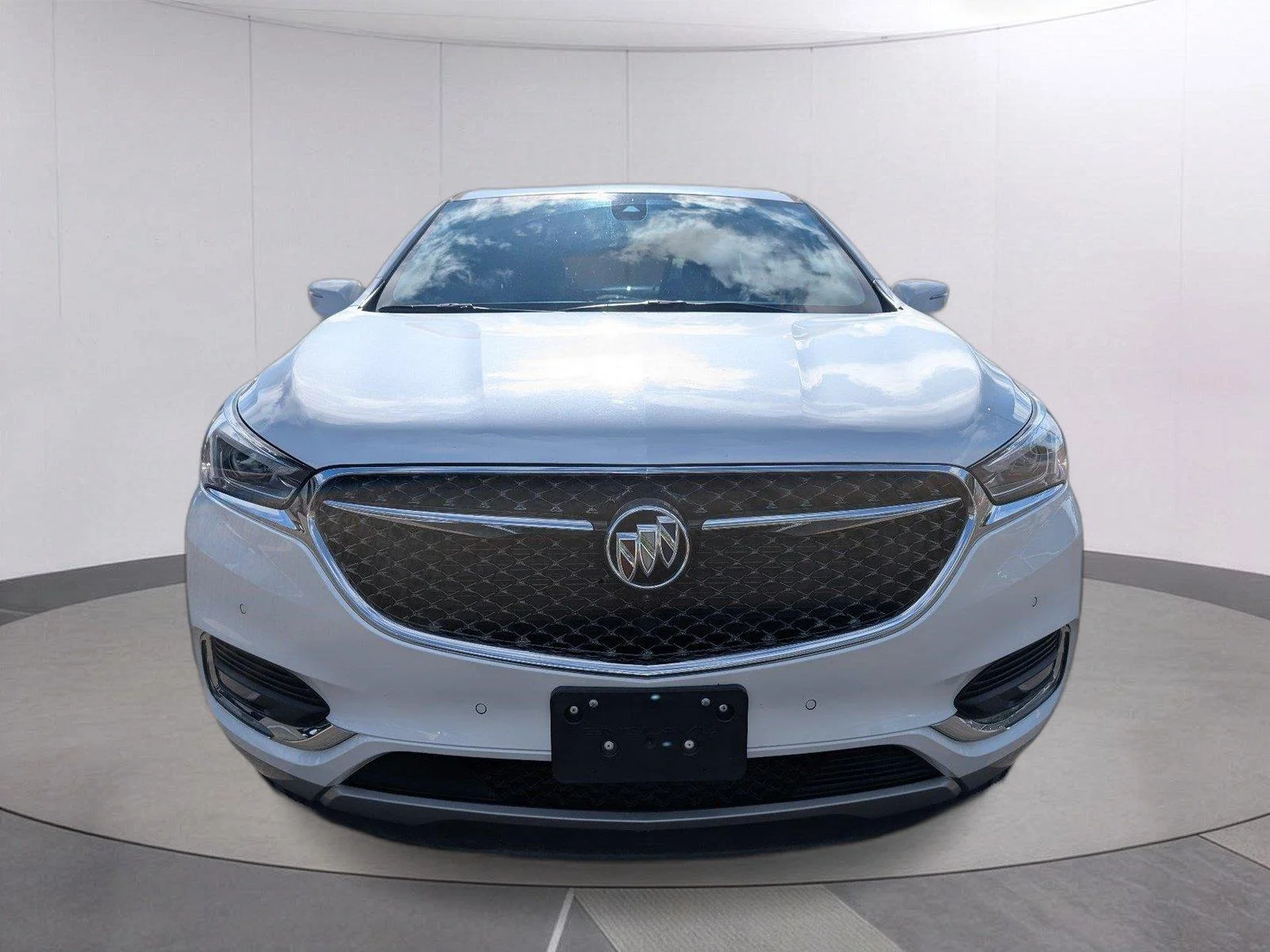 Used 2018 Includes Satin Nickel lower exterior accent color. Buick Avenir image 10