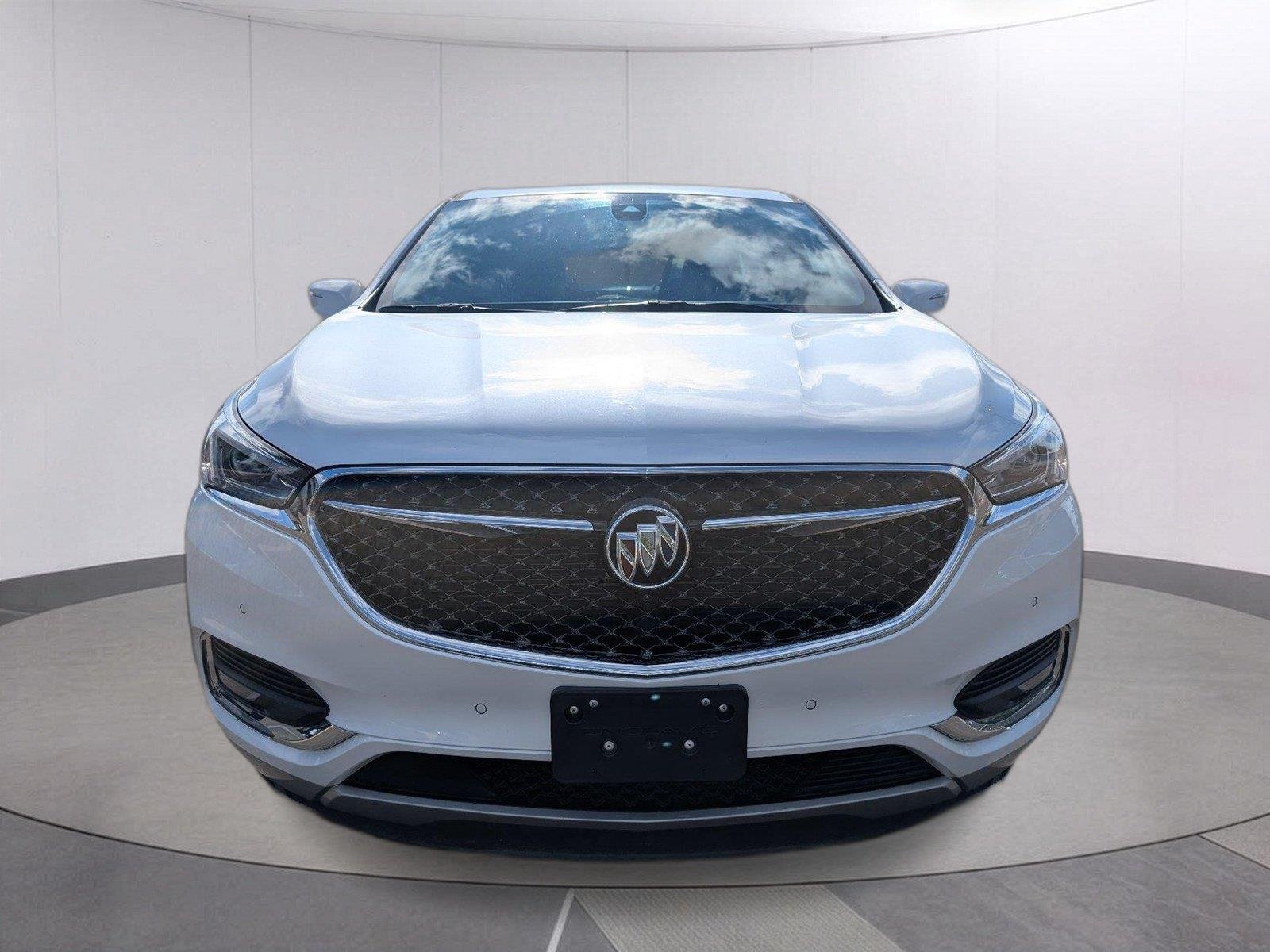 Used 2018 Includes Satin Nickel lower exterior accent color. Buick Avenir image 10
