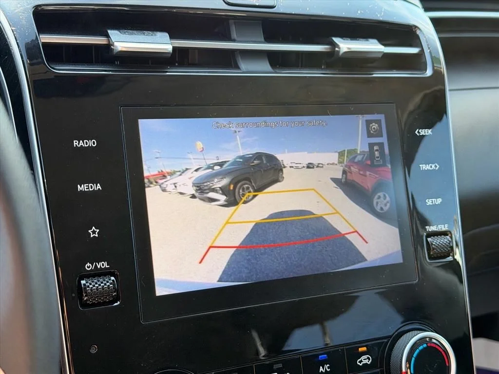 Used 2023 White Hyundai SEL image 27