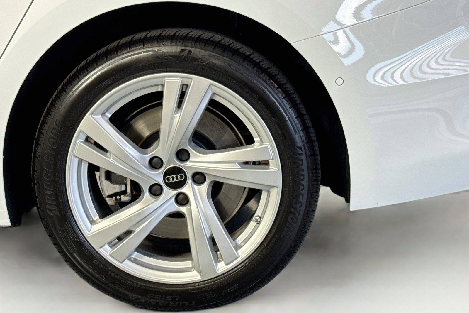 Used 2025 Arkona White Audi Premium image 28