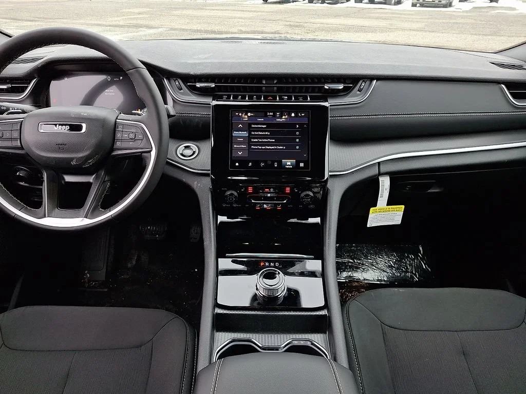 New 2026 Diamond Black Crystal Pearlcoat Jeep Laredo X image 11