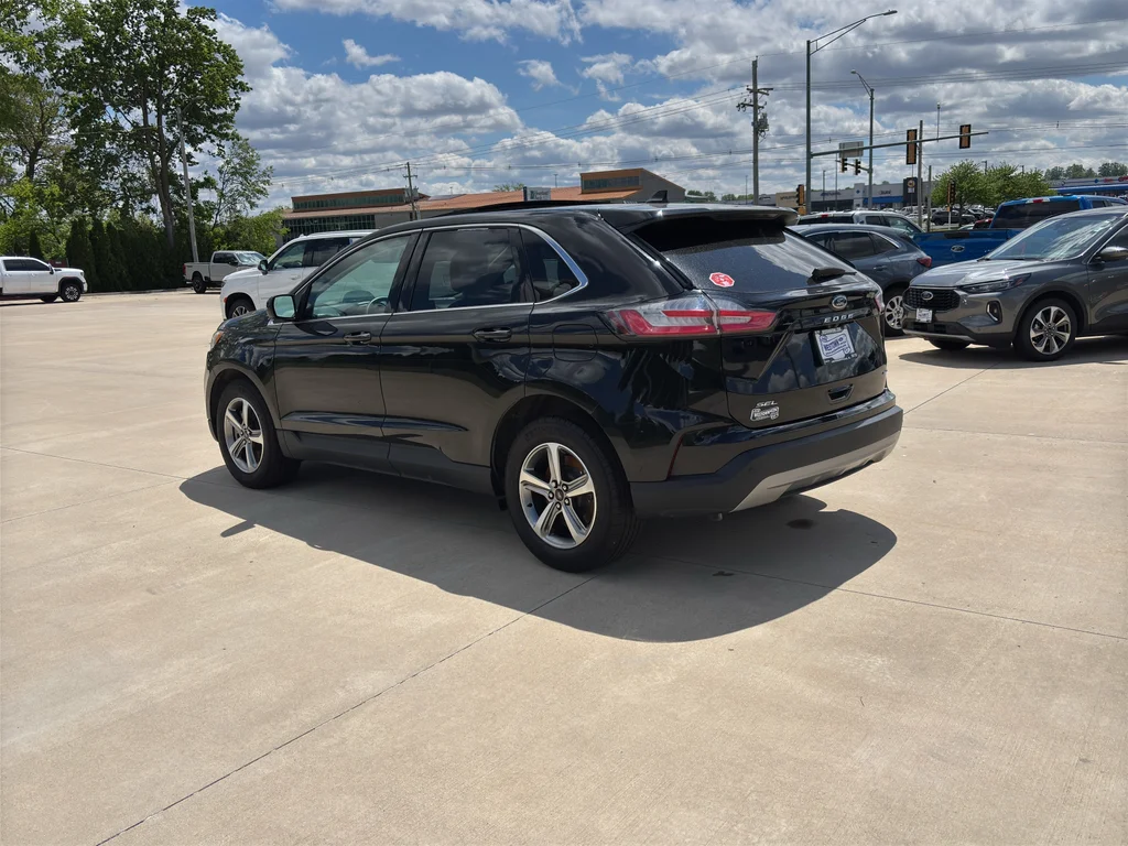 Used 2024 Agate Black Metallic Ford SEL image 5
