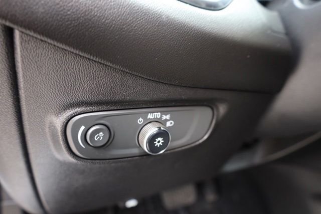 Used 2019 Summit White Chevrolet LT image 18