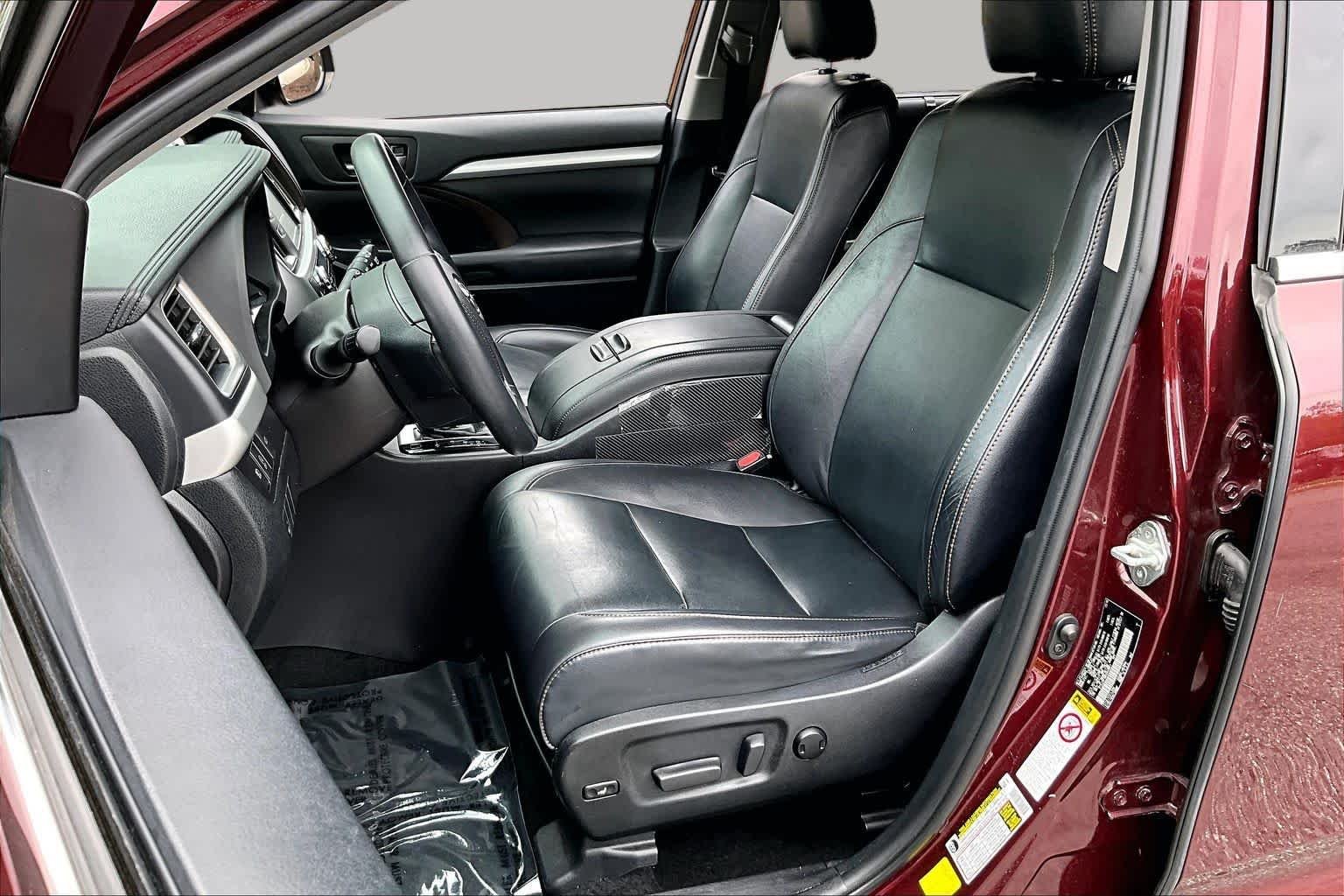 Used 2019 Ooh La La Rouge Mica Toyota XLE image 8