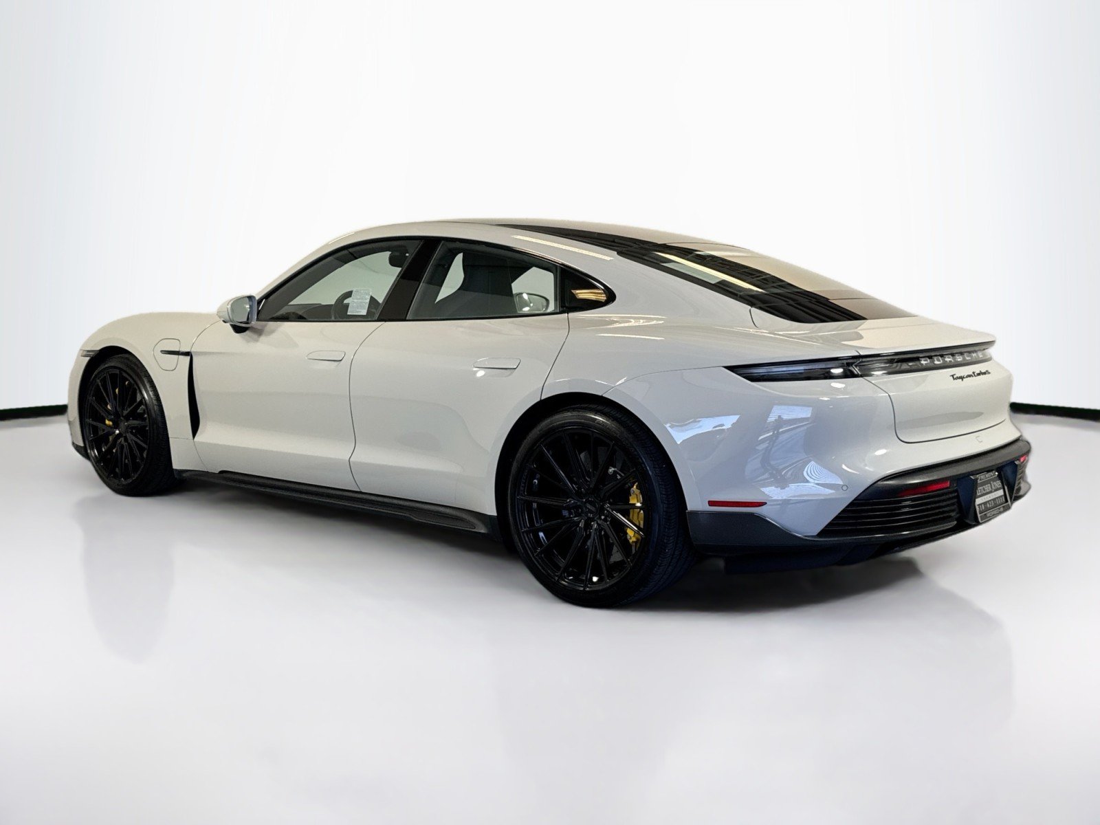 Used 2021 Chalk Porsche Turbo image 3
