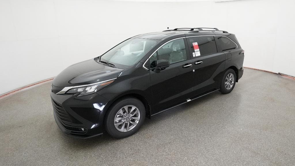 2026 Toyota Sienna XLE 8-Passenger Hybrid FWD's photo